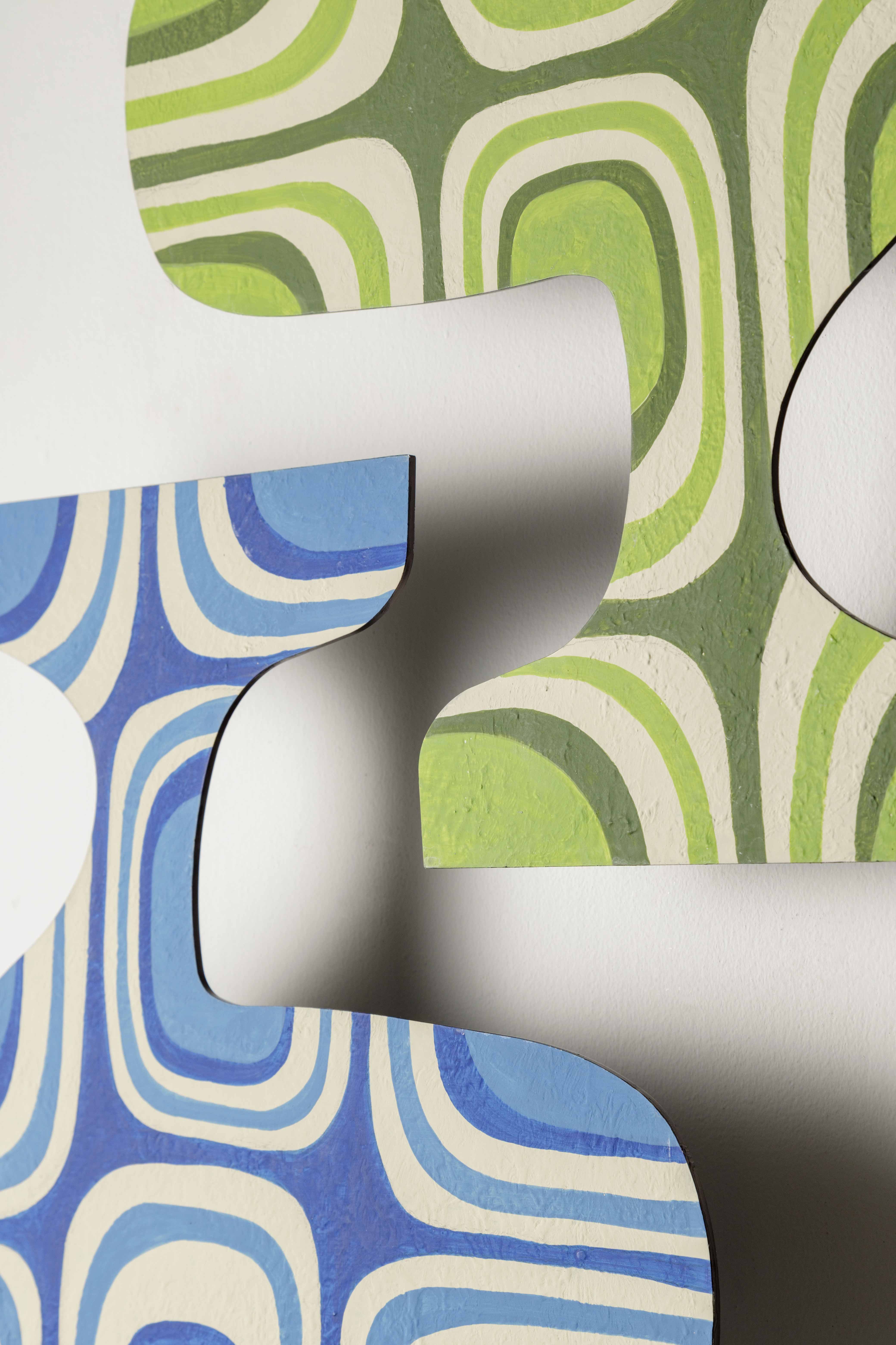 Decorative panel to hang on the wall decorated by hand in green. Also available as a wall lamp