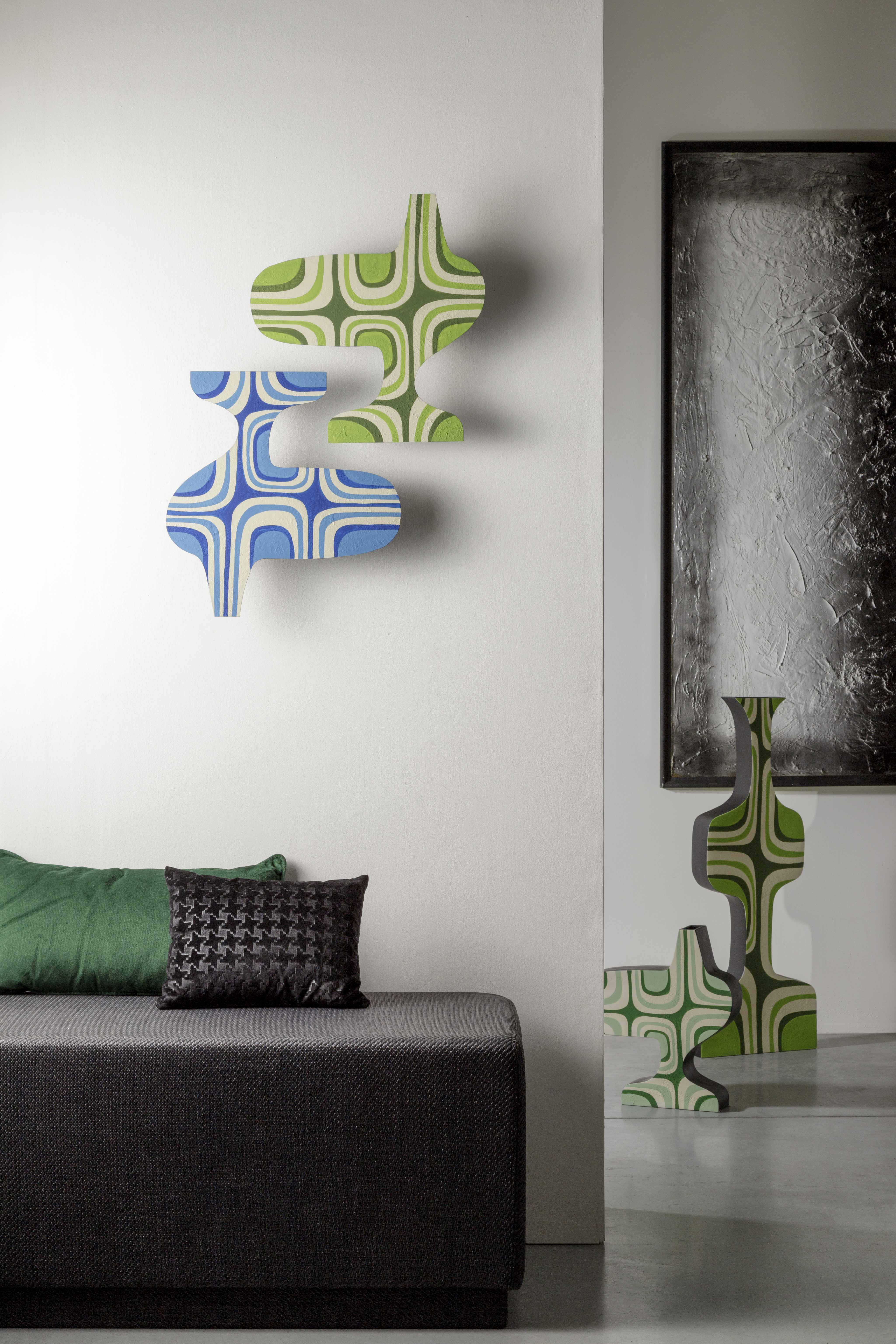 Decorative panel to hang on the wall decorated by hand in green. Also available as a wall lamp