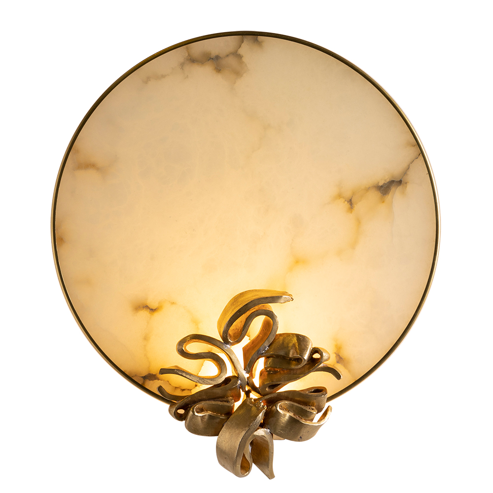 Applique in ottone e fusioni di bronzo con alabastro.
