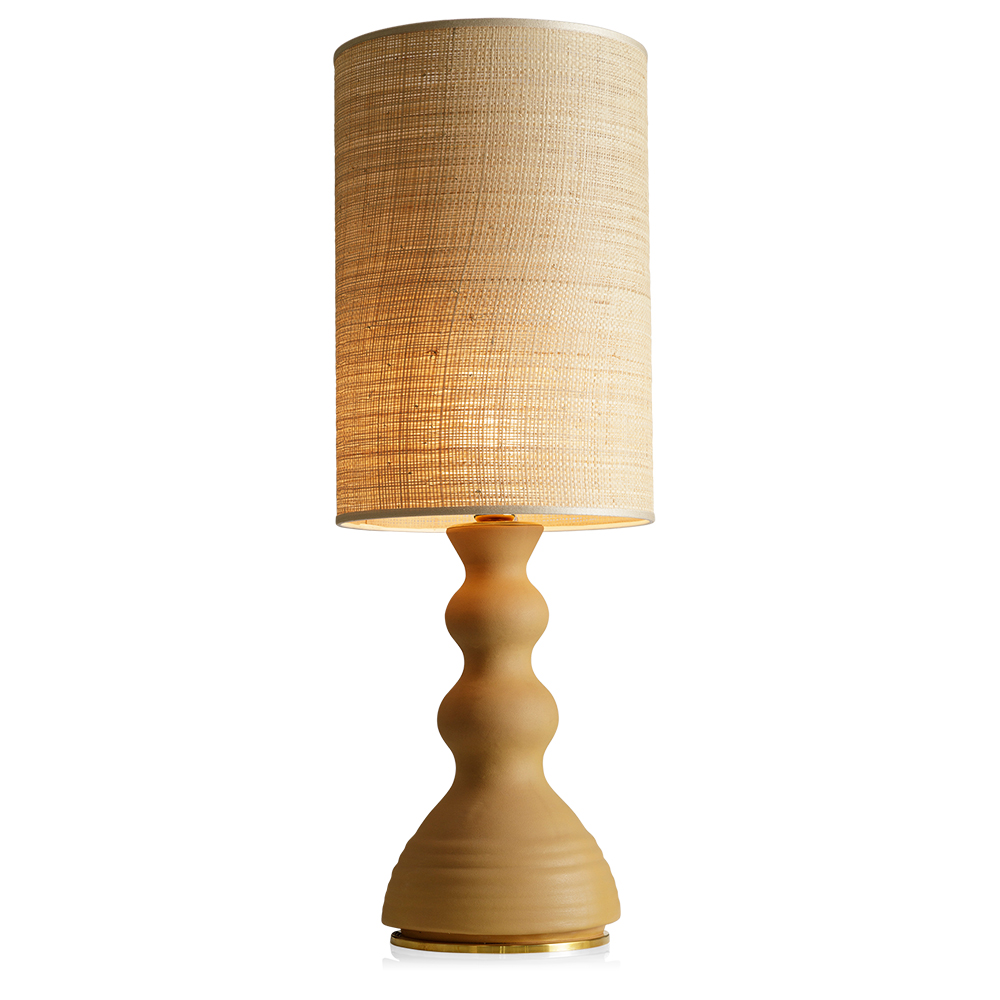 ALLEGRA - Serie di lampade da tavolo in ceramica smaltate o in terra refrattaria rosata o scura. I paralumi sono in raso colorato o in paglia naturale